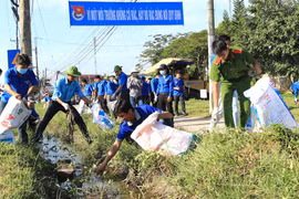 Vinh Long’s youths join hands to protect environment