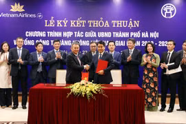Hanoi, Vietnam Airlines sign cooperation agreement