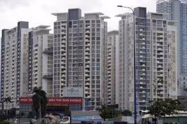 Real estate firms switch to bonds due to less bank loans