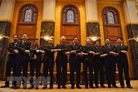Thailand: Democrats vote to join Palang Pracharath alliance 