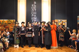Vietnamese traditional long dress collection introduced in Russia