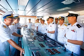Myanmar’s naval vessel visits Vietnam