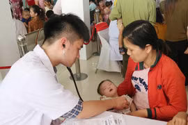 Children in Nghe An get free heart disease screening