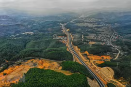 Ha Long-Van Don expressway to officially open on February 1