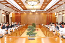 Politburo mulls over anti-corruption documents 