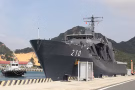 Singaporean naval ship visits Khanh Hoa 