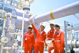 Oil group pays nearly 2.6 billion USD to state in 7 months