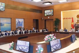 NA Chairwoman meets with outstanding intellectuals, scientists
