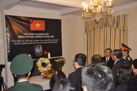 Foreign officials pay homage to former President in UK, France