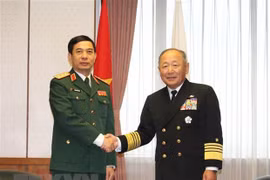 Vietnam, Japan talk stronger defence ties 