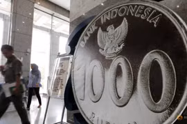 Indonesia cuts interest rates to boost growth
