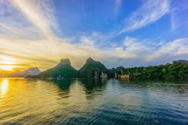Ha Long Bay ranked in top 10 most beautiful sunrise spots in world