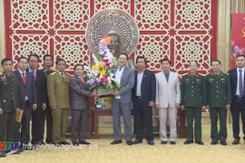 Lao officials extend Tet greetings to Nghe An province
