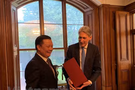 Vietnam, UK share experience in financial field