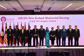 Vietnam active at multilateral, bilateral meetings within AMM-52