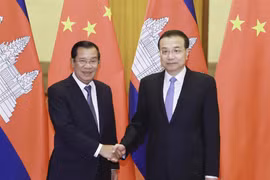 Cambodia, China pledge to further foster cooperation 