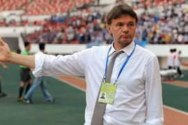Coach Philippe Troussier leads Vietnam’s U19 team
