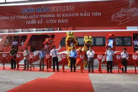 Vietnam’s largest twin-body speedboat launched from Soc Trang to Con Dao 