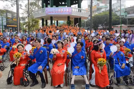 HCM City: Group wedding held for disabled people