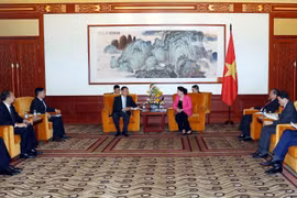 Top legislator meets Chinese businesspeople in Beijing 