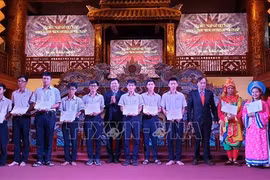 Vallet scholarships presented to Thua Thien-Hue students 