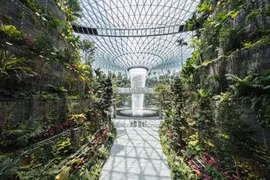 Singapore: Airport entertainment complex officially opens