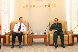 Chinese immigration officials welcomed in Hanoi 