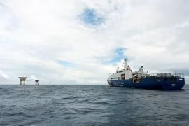 Vietnam demands China to withdraw ships from its territorial waters 