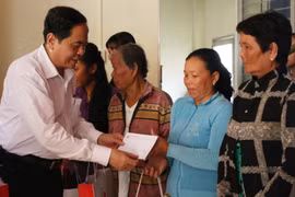 Fatherland Front leader pays pre-Tet visit to An Giang province