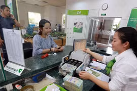 Vietcombank receives three awards by Asiamoney 