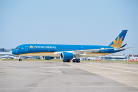 Vietnam Airlines raises salary for pilots