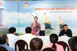 HCM City art show raises fund for national seas, islands