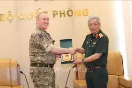 Deputy Defence Minister receives UK defence attachés