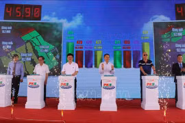 Phu Yen inaugurates two solar power plants