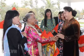 NA leader meets Vietnamese embassy staff, community in Morocco