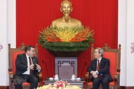 Party official receives New Zealand finance minister 