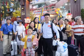 HCM City: tourism market bustling on Lunar New Year festival