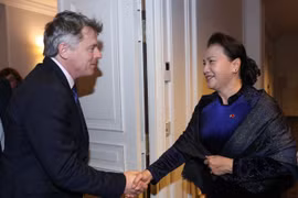 Top Vietnamese legislator meets leader of French Communist Party