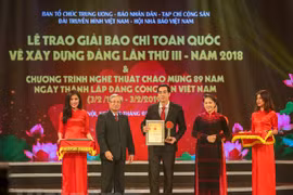 Winners of national press award on Party building honoured