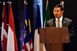 Stabbers of Indonesian minister linked to IS: official