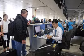 Heavy fines for passengers breaking food safety rules: Vietnam Airlines
