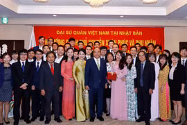 Prime Minister meets Vietnamese community in Japan 
