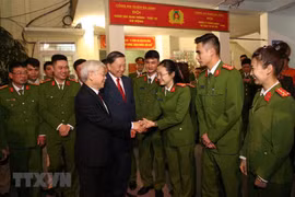 Leader extends Tet wishes to police, workers in Hanoi