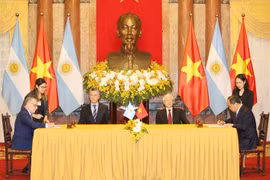 Vietnam, Argentina sign cooperation documents 