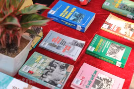 Hanoi Library marks Capital Liberation Day with publications