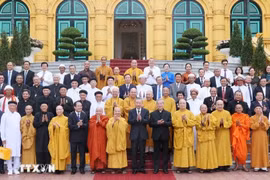 President To Lam (front, seventh from right), religious dignitaries, and officials pose for a photo at the Presidential Palace in Hanoi following their meeting on June 13 (Photo: VNA)