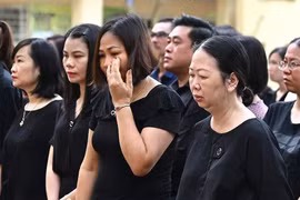 People from all walks of life are present at the National Funeral Hall in Hanoi to pay homage to Party General Secretary Nguyen Phu Trong (Photo: VNA)