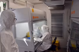 COVID-19 mobile testing lab in operation in Ho Chi Minh City