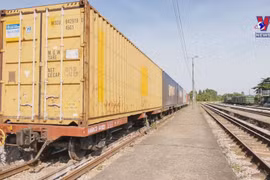 China-Vietnam freight train service sets new transportation record