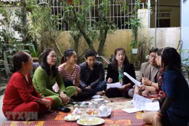 Singing practice of the Vi - Giam folk song club of Vinh Tan ward, Vinh city, Nghe An province. (Photo: VNA)